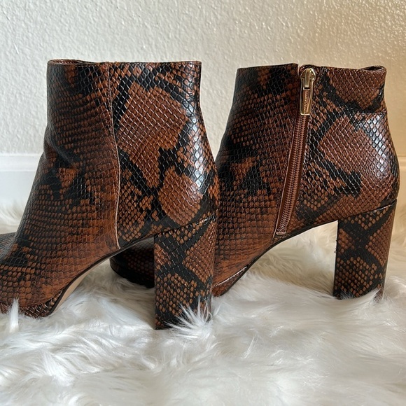Vince Camuto Isanna Brown Black Snake Print Leather Boots Size 7.5 - Picture 4 of 9
